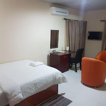 โพรวิเดนซ์ โฮเต็ล แอนด์ สวีท Hotel Abeokuta ภายนอก รูปภาพ