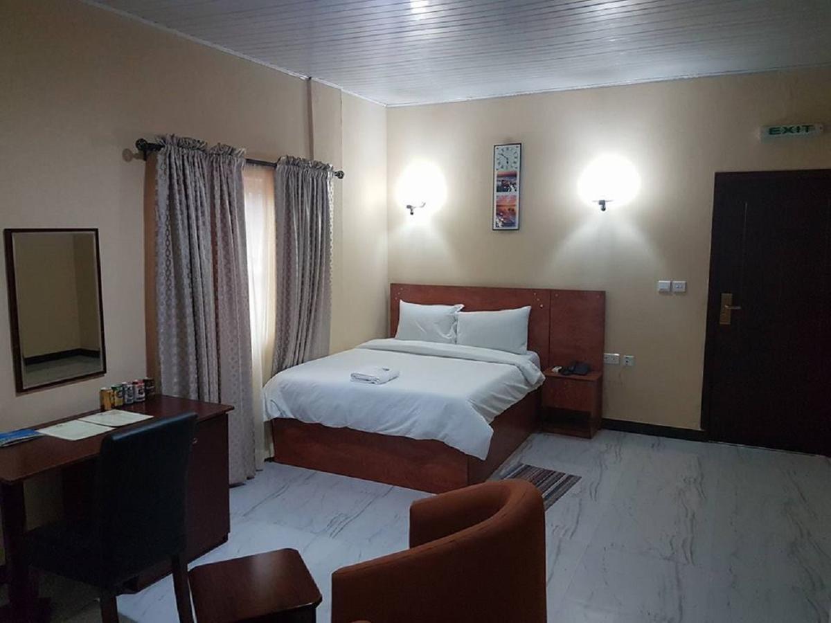 โพรวิเดนซ์ โฮเต็ล แอนด์ สวีท Hotel Abeokuta ภายนอก รูปภาพ