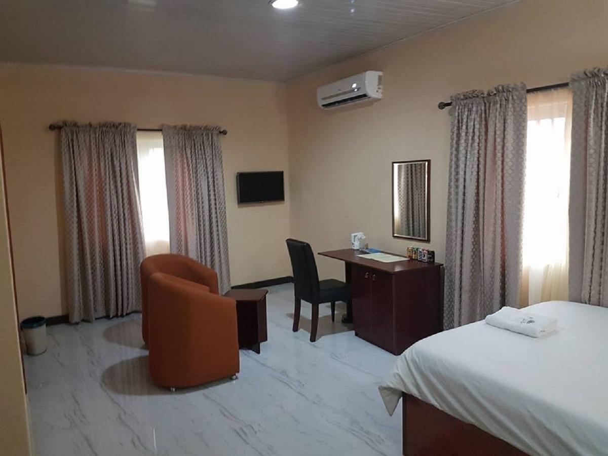 โพรวิเดนซ์ โฮเต็ล แอนด์ สวีท Hotel Abeokuta ภายนอก รูปภาพ