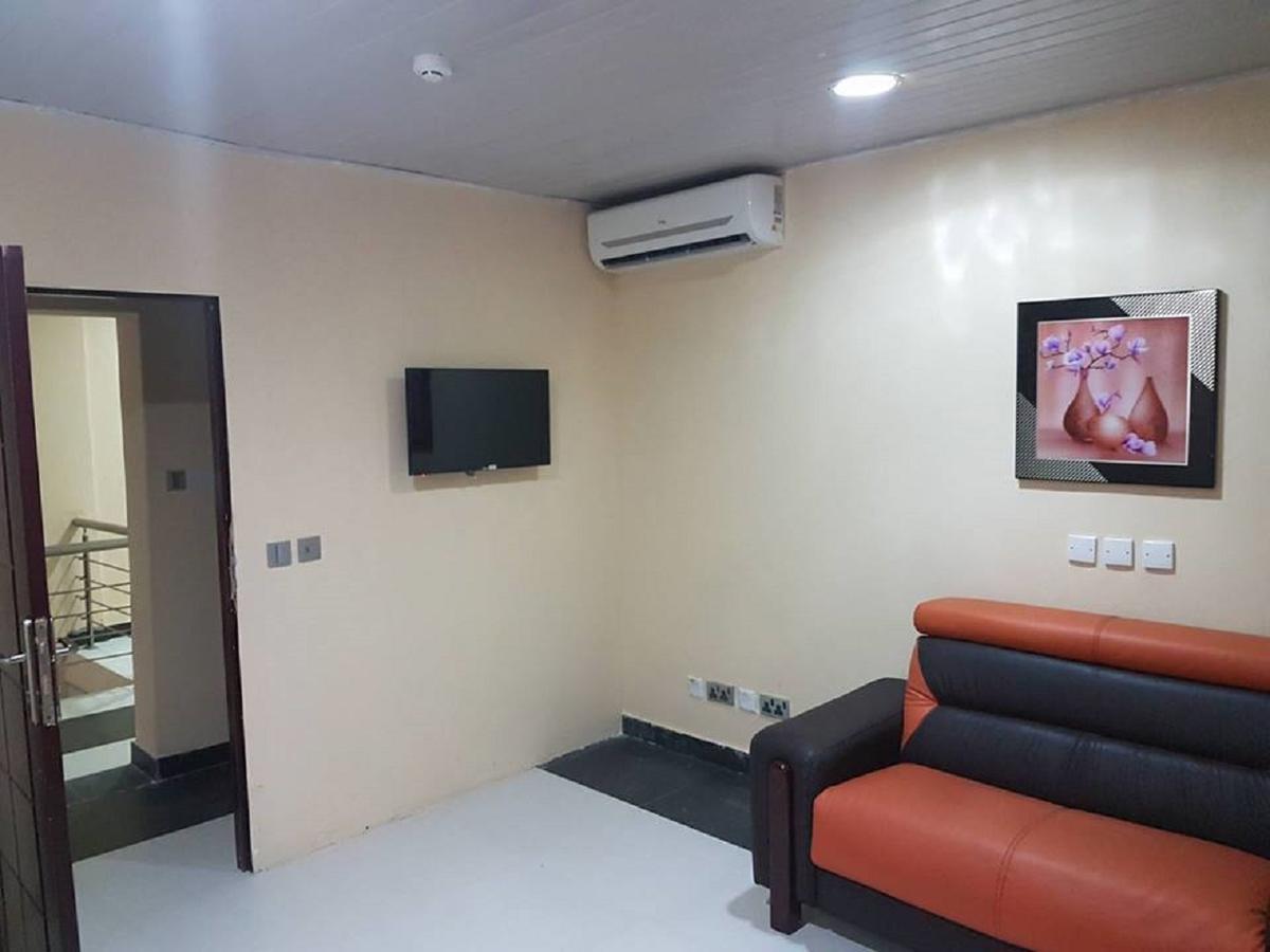 โพรวิเดนซ์ โฮเต็ล แอนด์ สวีท Hotel Abeokuta ภายนอก รูปภาพ