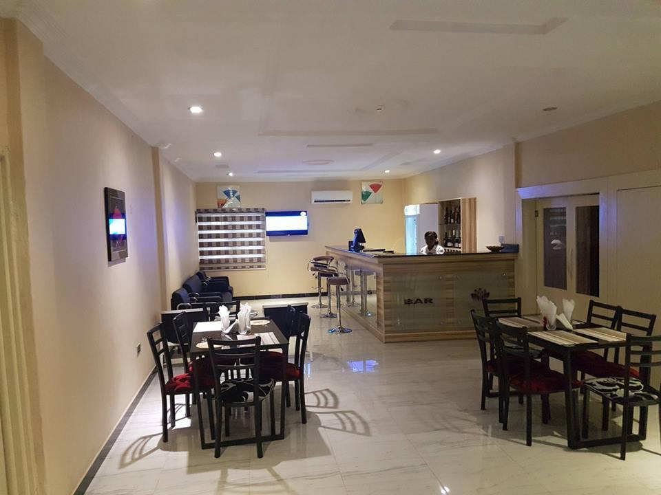 โพรวิเดนซ์ โฮเต็ล แอนด์ สวีท Hotel Abeokuta ภายนอก รูปภาพ