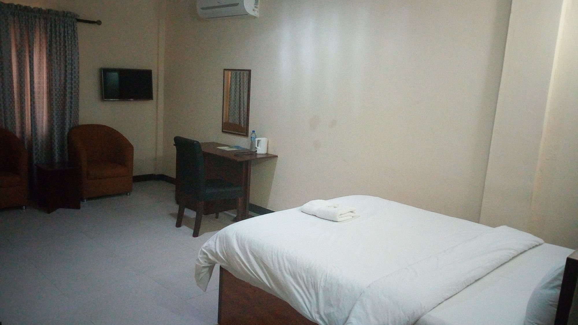 โพรวิเดนซ์ โฮเต็ล แอนด์ สวีท Hotel Abeokuta ภายนอก รูปภาพ